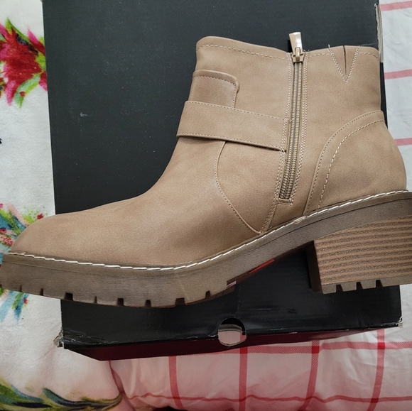 Nwt 12ww torrid chunky tan ankle boot - Picture 6 of 6